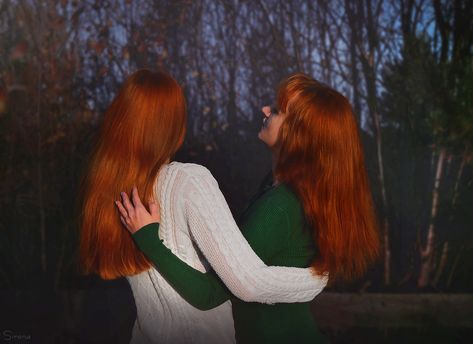 #Sisterslove, #twogirls, #redhead , #hair , #redheaded, #girlfriends Two Redheads Friends, Redhead Friends, Dr Post, Redhead Hair, Girls Sister, Weasley Twins, Ginger Girls, Best Friends Aesthetic, Two Girls