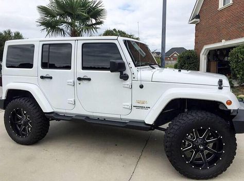 Jeep Sahara Wrangler Unlimited White Sahara Jeep Wrangler, White Jeep Wrangler Sahara, White Jeep Wrangler Unlimited, White Jeep Wrangler, Love Presents, Jeep Sahara, Auto Jeep, Lifted Jeep Wrangler, White Jeep