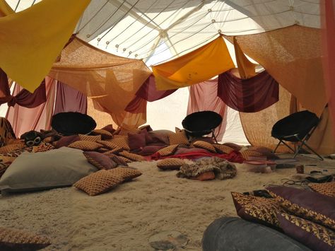 I Went To Burning Man And It Was Even Crazier Than I Expected - There was a communal tent filled with pillows, blow up couches, and chairs where everyone could hang out together. Festival Set Up, Burning Man Camps, Africa Burn, Burning Man 2017, One Man Band, Afrika Burn, Burning Man 2015, Burning Men, Tattoos Arm