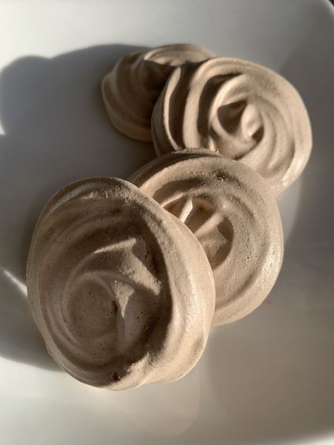 Mocha Meringue Cookie — The EGGDAY Coffee Meringue, Meringue Cookie, Meringue Recipe, Mocha Coffee, Espresso Powder, Easy Coffee, Swiss Meringue, Meringue Cookies, Coffee Cream