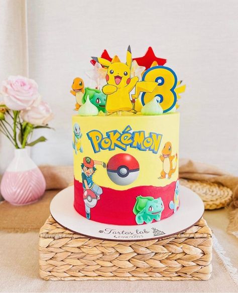 Picachu Cakes Topper Printable, Dort Pokemon, Pokemon Cake Toppers Printable, Tort Pokemon, Pokemon Theme Cake, Pikachu Cake Ideas, Pokemon Cake Ideas, Pikachu Cake Birthdays, Pikachu Birthday Cake