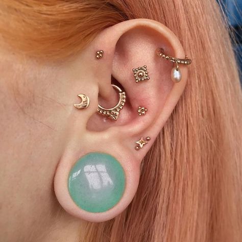 Lots Of Piercings, Small Stretched Ears, Pretty Plugs, Cool Ear Piercings, Big Ears, Small Lady, Mixed Metal Jewelry, Stretched Ears, Small Baby