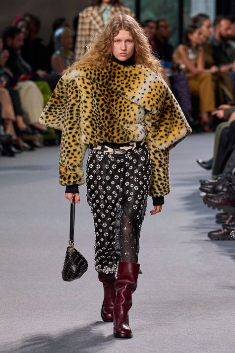 Rabanne Fall 2024 Ready-to-Wear Collection Fashion Journals, Copenhagen Fashion Week, Boho Floral Dress, Runway Trends, Runway Looks, Print Trends, Fall 2024, London Fashion Week, Boho Dress