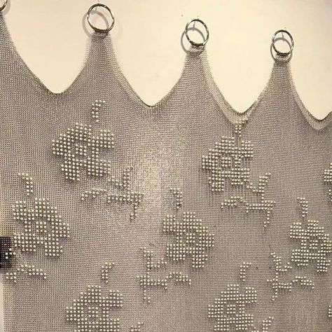 THAT LOOKS on Instagram: "♕♕♕♕♕ beaded chainmail tapestry panel by @wretched_flowers_" Chain Maille Patterns, Chainmail Patterns, Edna Mode, Flower Tapestry, Chainmail Jewelry, Female Dragon, Chain Maille Jewelry, Chain Mail, More To Come