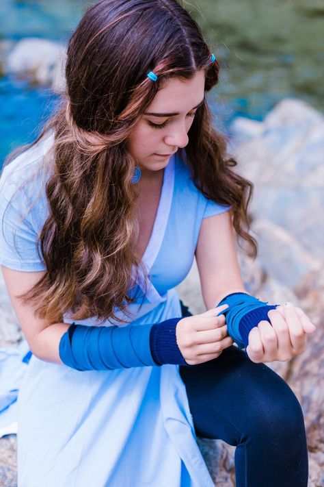 Avatar The Last Air Bender Cosplay, Katara Cosplay Diy, Atla Hairstyles, Katara Costume Diy, Aang Outfit, Katara Hairstyle, Katara Hair, Katara Outfit, Atla Cosplay