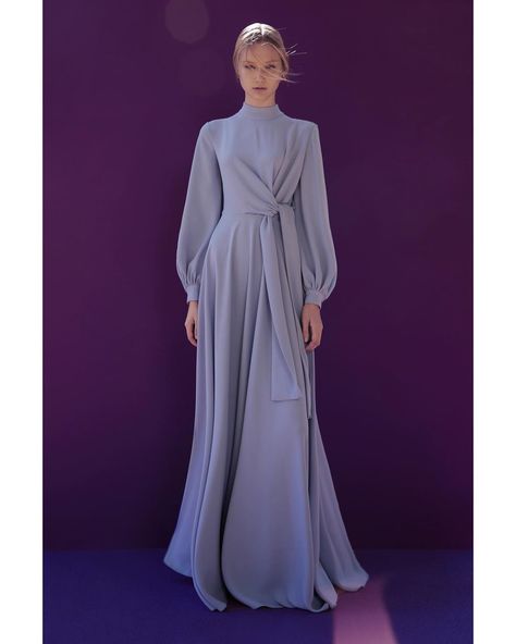 10k Likes, 81 Comments - ERKAN DEMIROGLU (@erkandemiroglu) on Instagram: “Crepe long sleeve maxi dress in ED's signature shape, features chic high neck, and wraped bow…” Design Abaya, Fashion Dresses Formal, Hijabi Outfit, White Mini Dress Outfit, Gaun Fashion, Dress Muslim, Modesty Fashion, Muslimah Fashion Outfits, Prom Dresses With Sleeves