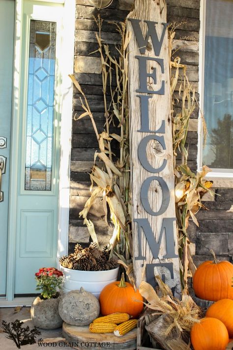 Fall Front Porchwith a large rustic welcome sign, cornstalks, pumpkins, and pine cones Flamingo Pumpkins, Thanksgiving Dec, Crafts Outdoor, Crafts Thanksgiving, Diy Home Decor For Apartments, Fall Afternoon, Thanksgiving Decorations Diy, Adornos Halloween, Porch Welcome Sign