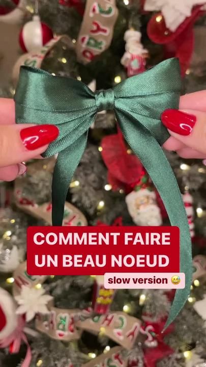 Comment faire un beau noeud pour vos cadeaux de fin d'année ou pour décorer votre sapin. Christmas Gift Bow, Christmas Bows Diy, Homemade Bows, Gift Wrapping Techniques, Gifts Wrapping Diy, Simple Gift Wrapping, Diy Christmas Decorations Easy, Cadeau Photo, Dean Martin