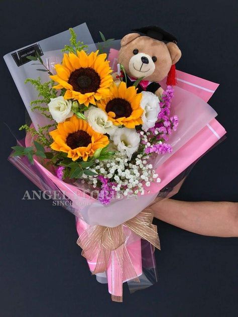 Graduation Bear Bouquet, Graduation Bear Kanye, Graduation Flowers Bouquet, Graduation Flower Bouquet, Bouquet Graduation, Chocolate Flowers Bouquet, Flower Shop Decor, Chocolate Covered Strawberries Bouquet, Graduation Bouquet