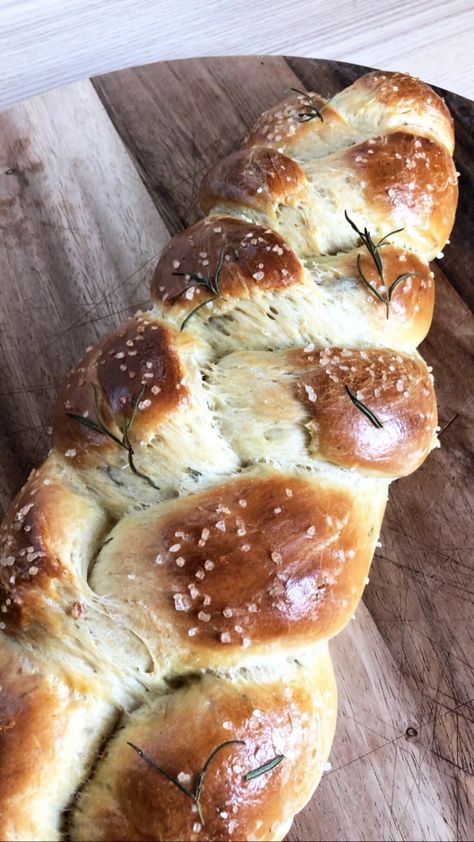 Garlic Challah Bread, Jewish Bread, Brioche Bread Recipe, The Great British Baking Show, Challah Bread Recipes, Great British Baking Show, British Baking Show, Make Garlic Bread, Rosemary Bread