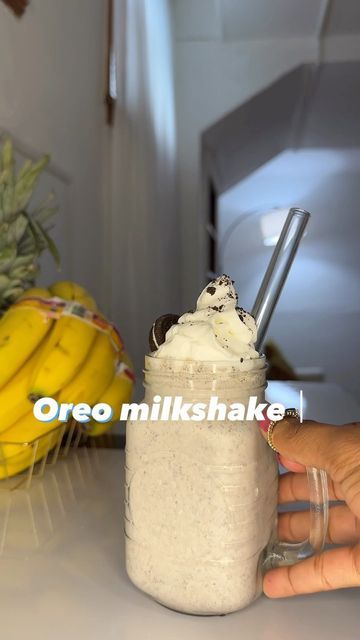 Oreo Milkshake Recipe, Recipes Gourmet, Oreo Shake, Protein Shakes Recipes, Oreo Milkshake, Milkshake Recipe, Healthy Food Inspiration, Healthy Shakes, Milkshake Recipes