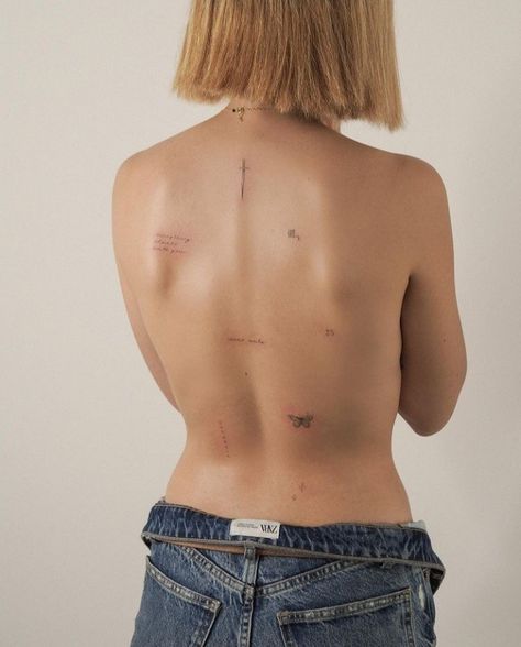 Back Concept Tattoo, Mini Back Tattoo Women, Back Small Tattoo Women, Small Back Tattoo Placement, Back Tattoos Fine Line, Micro Tattoo Placement, Back Sticker Tattoo, Back Tattoo Concept, Minimalistic Back Tattoo