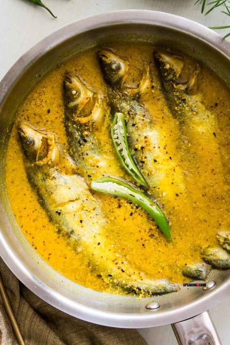 Shorshe Bata diye Pabda Macher Jhal Recipe - Bengali Fish Recipes Pabda Fish Recipe, Hilsa Fish Recipe, Bengali Foods, Lent Fasting, Fish Recipes For Dinner, Bengali Fish Recipes, Bengali Fish Curry, Recipe Ingredients List, Food Plating Techniques