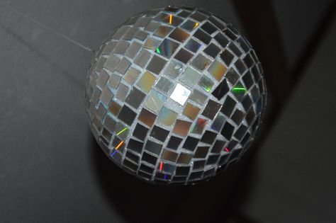 hot glue, old dvds, foam ball DISCO BALL Disco Ball Craft, Mini Disco Ball, Diy Cd, Ball Craft, Craft Foam, Foam Crafts, Disco Ball, Hot Glue, Fun Crafts