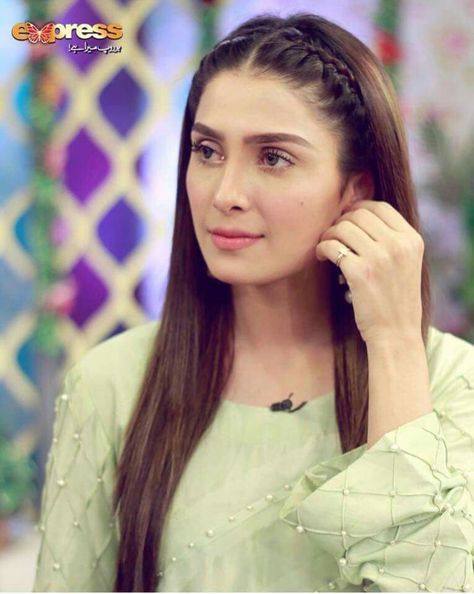 Ayeza khan Pakistani Actress Hairstyle, Hairstyles For Eid, Shaadi Hairstyles, Western Hairstyle, Eid Hairstyles, Eid Aesthetic, Western Hairstyles, Mehndi Hairstyles, Aiza Khan