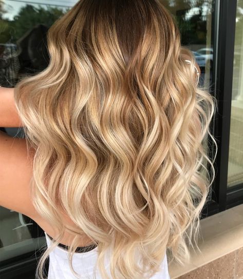 Fall Color Trend: 55 Warm Balayage Looks - Behindthechair.com Haircolor Warm Blonde Hair, Fall Color Trend, Warm Balayage, Fall Blonde Hair, Warm Blonde, Dirty Blonde Hair, Honey Blonde Hair, Dark Blonde Hair, Honey Hair