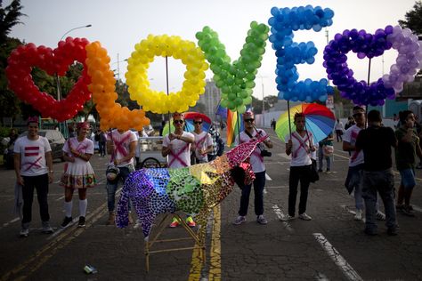 ❤️💛💚💙💜 Pride Parade Decorations, Pride Float Ideas, Pride Float, Pride Parade Ideas, Parade Decorations, Queer Aesthetic, Parade Ideas, Pride Event, Pride Week