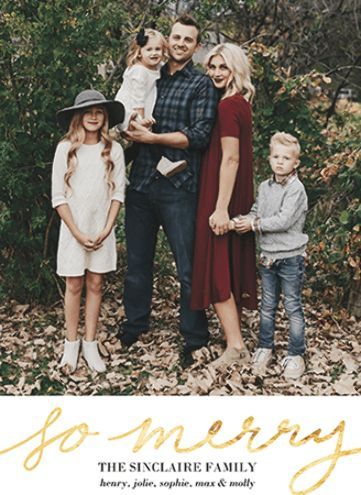 Winter outfit inspo Family Christmas Pictures Outfits, Winter Family Pictures, Fall Family Outfits, Christmas Pictures Outfits, Family Portrait Outfits, Family Photo Colors, Fam Pics, Winter Family Photos, Kelly In The City