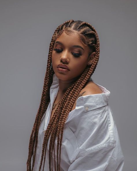 Braids Photoshoot Ideas, Woman Photoshoot Poses, Braided Shirt, High Fashion Shoots, Natural Hair Wedding, High Fashion Poses, Salon Pictures, Gangsta Style, Creative Photoshoot Ideas