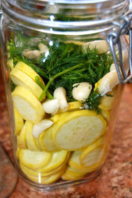 Yellow Squash Pickles, Squash Pickles, Preserving Foods, Fermented Veggies, Canning Ideas, Healthy Remedies, Fermentation Recipes, Summer Foods, Healthy Food Recipes Clean Eating