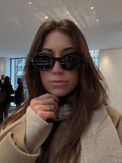 Luxury Chic Oval Sunglasses, Celine Cat Eye Sunglasses Street Styles, Celine Cat Eye Sunglasses, Celine Sunglasses Cat Eye, Celine Glasses Sunglasses, Sunglasses Celine, Cosmo Girl, Celine Sunglasses, Oval Sunglasses