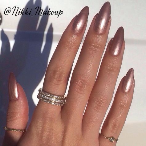 Champagne nails Gold Mirror Nails, Simple Wedding Nails, Champagne Nails, Nail Goals, Natural Nail Art, Mirror Nails, Colored Acrylic Nails, Creative Nail Designs, Champagne Toast