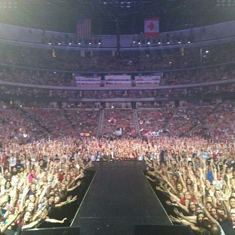 Concert Crowd, Famous Lifestyle, Festival Photography, Career Vision Board, Dream Music, Dream Vision Board, Life Vision Board, Red Tour, Concert Stage