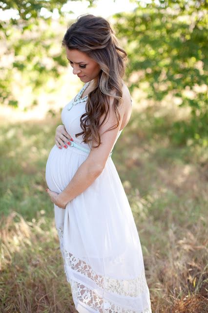 Maternity Photoshoot, my pregnancy, follow my blog to follow my journey this is such a beautiful photo Maternity Photoshoot Outfits, Maternity Inspiration, Maternity Poses, Maternity Portraits, Shooting Photo, Family Maternity, Photoshoot Outfits, Pregnancy Shoot, Maternity Session