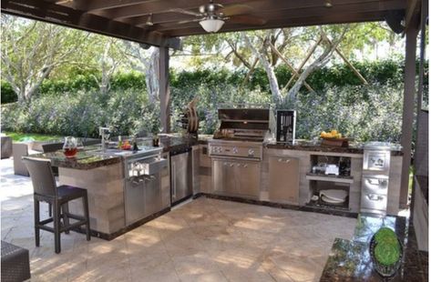 Outdoor Kitchen Design Tip: For safety's sake, make sure to consider your yard's traffic flow. Hot grills and children's play areas do not make safe combinations. Get more outdoor kitchen design tips on our blog. Photo by Outdoor Kitchen, Pool & Pavers via Houzz. Grilling Area, Outdoor Kitchen Bars, Outdoor Kitchen Plans, Outdoor Kitchen Appliances, Patio Kitchen, Backyard Kitchen, Outdoor Kitchen Patio, Design Blogs, Summer Kitchen