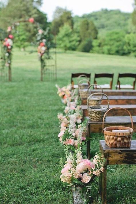 36 Cheerful Country Wedding Decor Ideas Garden Wedding Aisle, Wedding Bench, Cousin Camp, Wedding Ceremony Seating, Wooden Benches, Field Wedding, Yosemite Wedding, Country Wedding Decorations, Wedding Chair