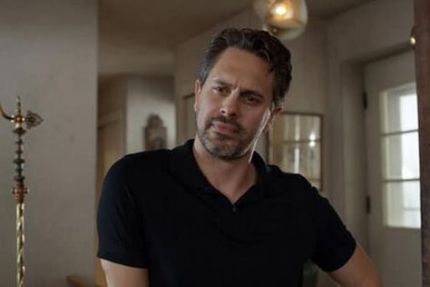 Interview: Thomas Sadoski on 'The Mimic', Theater and How He Got Started as an Actor - Daily Actor Dark Shadows Dr. Julia Hoffman, Thomas Sadoski, The Mimic, Making A Movie, Metropolitan Opera, Mark Ruffalo, Cut Loose, Crazy People, On Set