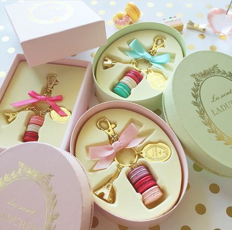 *.¸¸.•*¨*@lumiereprincess*¨*•.¸¸.* Laduree Keychain, Macaron Keychain, Anna Louise, Laduree Paris, Stationery Kawaii, Japanese Candy, Princess Anna, Kawaii Gifts, Kawaii Plushies