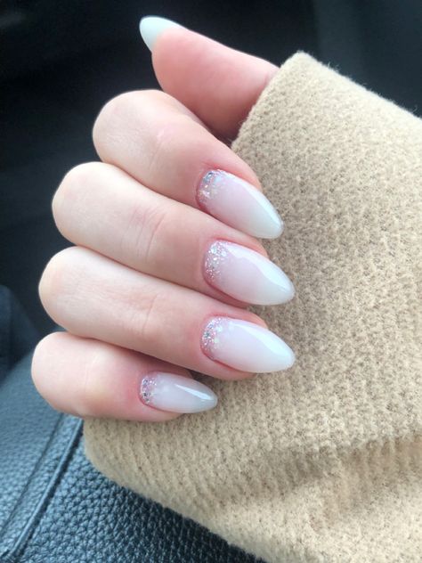 Milky And White Nails, Milky Design Nails, Wedding Day Nails For Bride Almond, Short Nails Milky White, Nails Milky White, Trendy Winter Nails, Nails Acrylic Designs, Bow Nail Designs, Acrylic Nails Designs