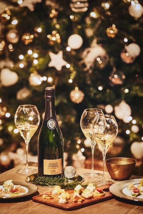 Tree Diy Decor, Recipes Dinner Party, Christmas Food Photography, Wallpaper Thanksgiving, Champagne Christmas, Christmas Champagne, Dinner Party Ideas, Christmas Meals, Wine Christmas