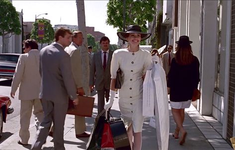 All of Julia Roberts' Outfits from <em>Pretty Woman</em>, Ranked Pretty Woman Outfit, Julia Roberts Pretty Woman, Timberland Outfits Women, Julia Roberts Style, Pretty Woman Movie, Fancy Robes, Calm Life, Opera Dress, Red Ball Gowns