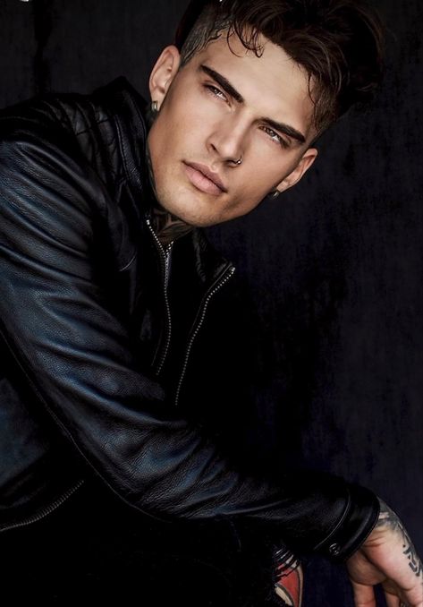 Charlie Edwards, Shantel Tessier, Boys Leather Jacket, Bad Boy Style, Character Inspiration Male, Hot Romance, Beautiful Lips, Book Boyfriends, Wallpapers Backgrounds