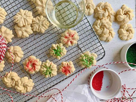 Spritz cookies are crumbly, simple, and iconic in homemade Christmas cookie boxes. Originating in Germany and Scandinavia in the 16th century, these cookies are extruded from a cookie press to give them their unique shape. Vintage Christmas Cookies, Christmas Cookie Boxes, Pecan Snowball Cookies, Peanut Butter Kiss, Peanut Butter Kiss Cookies, Spritz Cookie Recipe, Butterscotch Cookies, Brown Sugar Cookies, Easy Peanut Butter Cookies