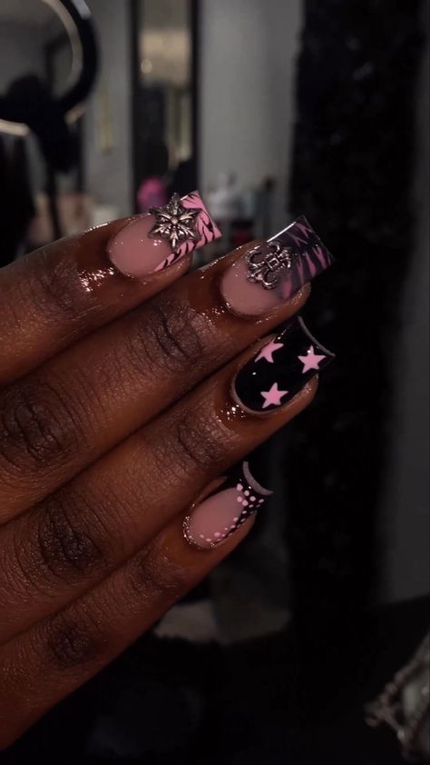 Junky Charm Nails, Short Junk Nails Black, Libra Nails Design Short, Finsta Pfp Aesthetic, Scorpio Birthday Nails, Natural Braided Hairstyles Without Weave, Short Bling Nails, Trashy Nails, Junk Nails