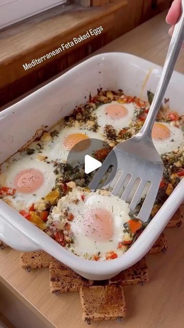 Feta Egg Bake, Breakfast Favorites, Ww Food, Creamy Feta, Special Breakfast, Egg Bake, Dried Thyme, Spinach Recipes, Juicy Tomatoes