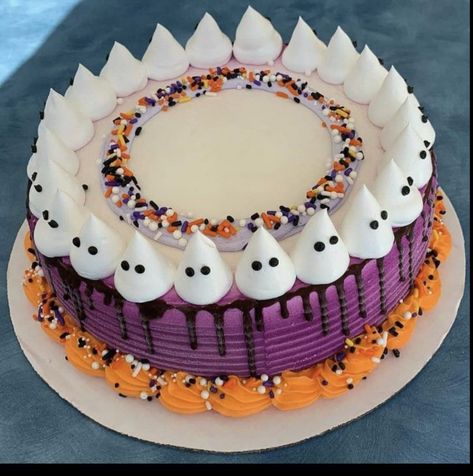 Haloween Cakes, Halloween Cake Design, Cute Halloween Cakes, Stylish Living Room Ideas, Halloween Cake Recipes, Dq Cakes, Cozy Scandinavian, Halloween Birthday Cakes, Halloween Cake Decorating