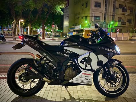 Motorcycle Wraps Ideas, Gixxer 250 Sf, Suzuki Gixxer Sf 250, Driving Lamborghini, Bike Aesthetic Wallpaper, Wallpaper Backgrounds Aesthetic Iphone, Taylor Swift Laptop, Gixxer 250, Insta Trends