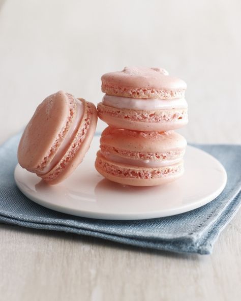 Raspberry Macarons, Recipes For Diabetics, Gluten Free Crepes, Raspberry Sauce, Vanilla Beans, Passover Recipes, Whipped Cream Cheese, Macaron Recipe, Kosher Recipes