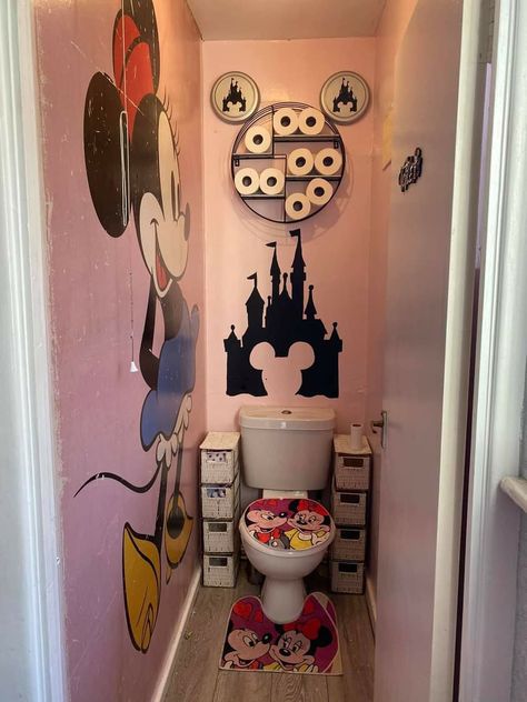 Small Bathroom Ideas Disney, Mickey And Minnie Bathroom, Disney Bathroom Ideas For Adults, Disney Bathroom Ideas, Disney Toilet, Disney Bathroom Decor, Disney Farmhouse, Mickey Mouse Room Decor, Mickey Bathroom