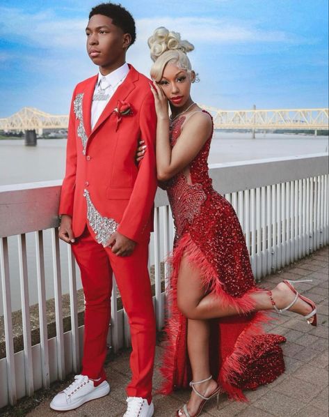 Prom Looks Couples, Red And White Prom Couples, Red Couple Outfits, Red Prom Couple, Prom Color Ideas, Red Prom Suit, Prom Usa, Prom Fits, Prom 2k24