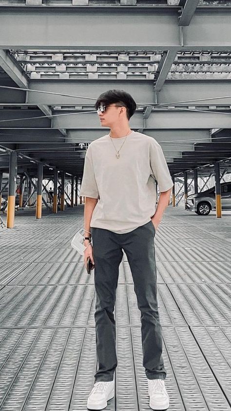 Outfit Cowok Korea, Outfit Cowok Simple, Outfit Cowo, Outfit Cowok, Outfits For Teenage Guys, Pap Cogan, Vintage Ootd, Trend Outfit, Minimalist Fashion Men