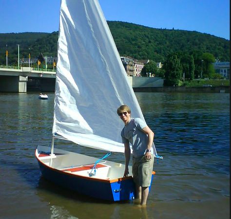 The top 5 extreme projects from Reddit's DIY community: 3. Homemade sailboat Homemade Sailboat, Diy Sailboat, Homemade Boat, Yacht Racing, Garage Tools, Yacht Boat, Sailing Yacht, Boat Trips, Outdoor Bed