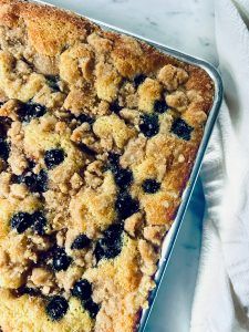 Blueberry Muffin Top Cake Blueberry Muffin Cake, Blueberry Muffin Topping, Kitchen Aid Recipes, Muffin Tops, Sheet Pan Suppers, Muffin Cake, Blueberry Muffin, Crumb Topping, Blueberry Muffins