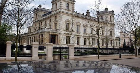 Billionaires’ Boulevard Is Still The Most Expensive Street In England – Despite Brexit Lakshmi Mittal, Kensington Palace Gardens, Billionaire Homes, Palace Gardens, London Townhouse, Mega Mansions, Palace Garden, Million Dollar Homes, Mansions For Sale