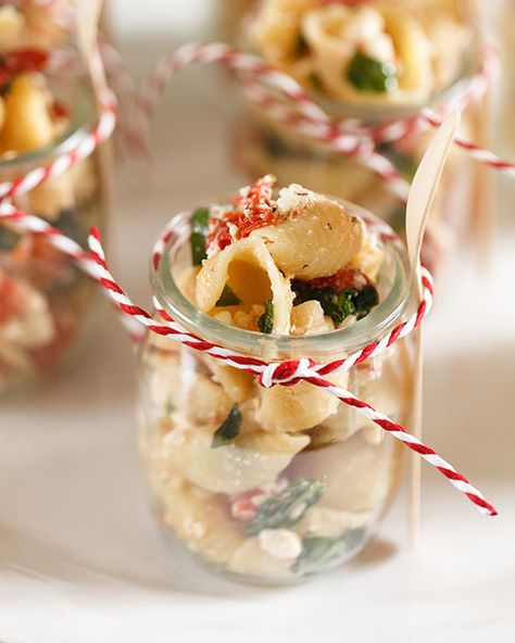 Serve Zoës pasta salad in individual cups with small spoons for an easy, grab-and-go side. Finger Foods Served In Cups, Pasta Salad Cups, Harvest Table Wedding, Farmers Market Food, Salad Cups, Finger Snacks, Graduation Food, Ideas Bautizo, Harvest Table