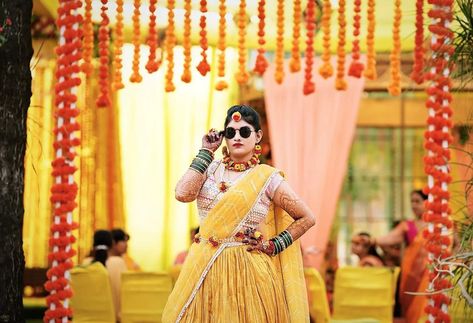 Haldhi Stills Bride Groom, Haldhi Stills Bride, Haldi Photography Ideas For Bride, Haldi Ceremony Outfit For Bride Unique, Haldi Stills, Haldi Ceremony Dress, Haldi Photography Ideas, Haldi Look For Bride, Haldi Pose